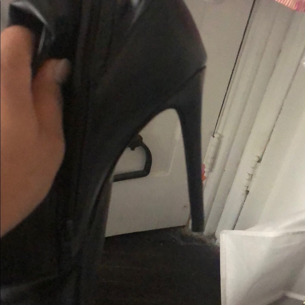 Shoes - Picture 6 of 8
